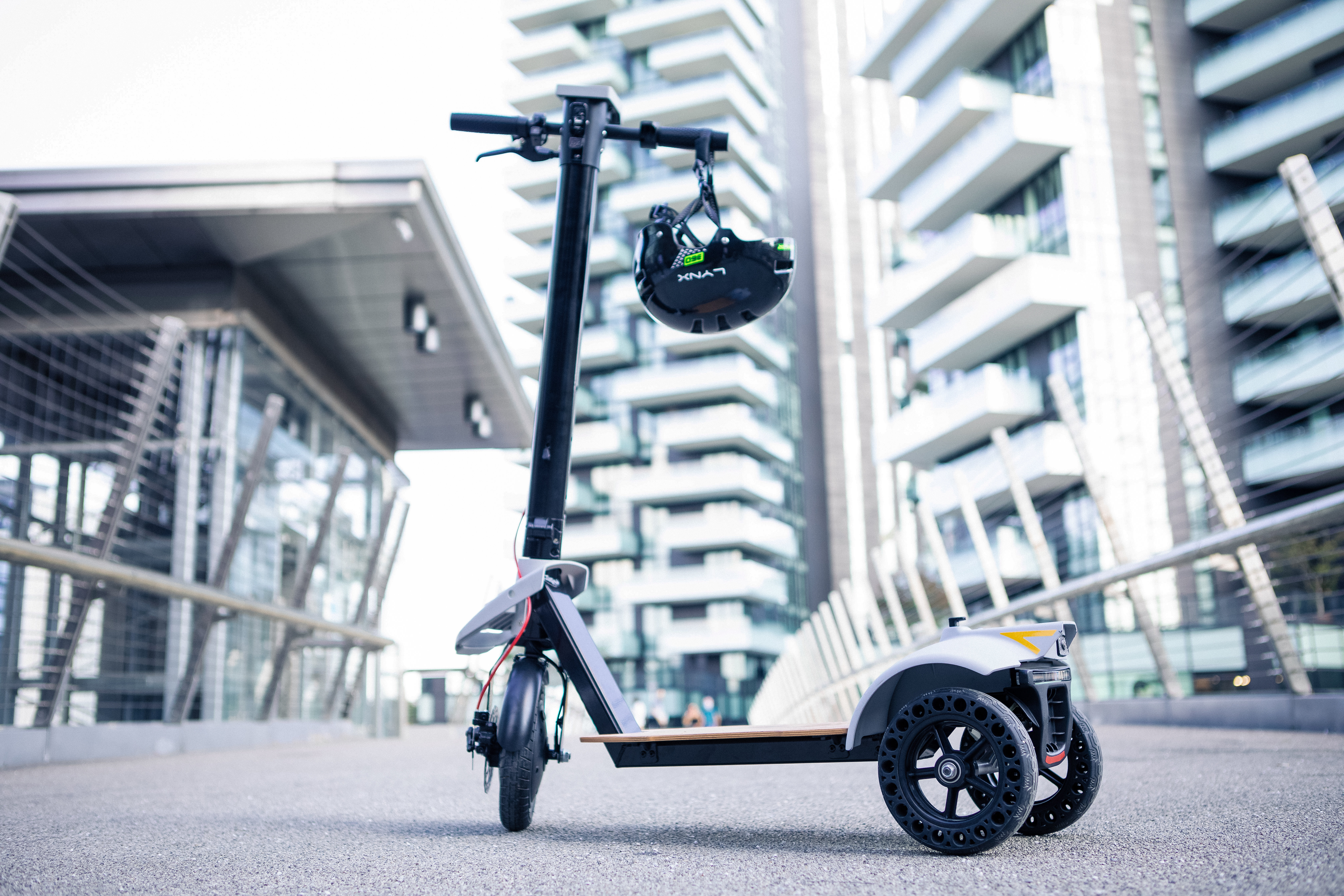 LYNX - Three wheeled Italian electric scooter