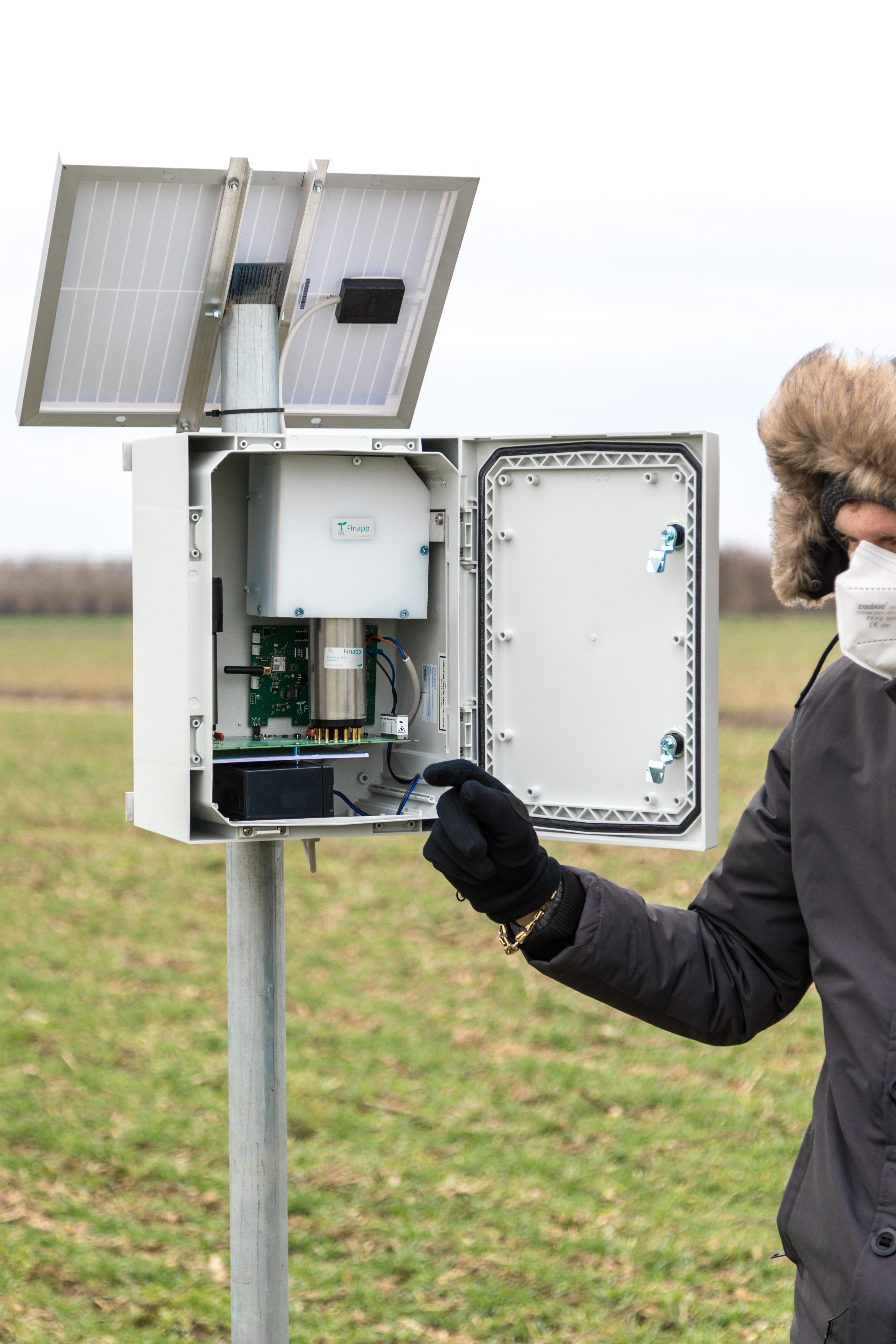 Soil Moisture and Snow Water Content measurement by Cosmic Ray Neutron System _ Finapp