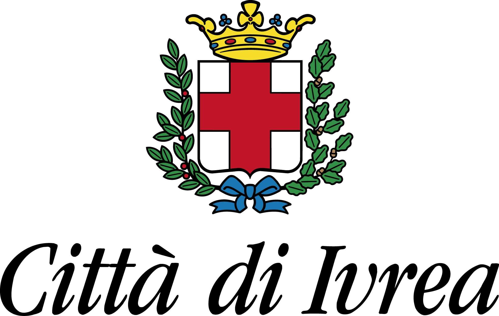 Smart Bench, la panchina intelligente che ricarica il cellulare e controlla l’inquinamento: il caso Comune di Ivrea